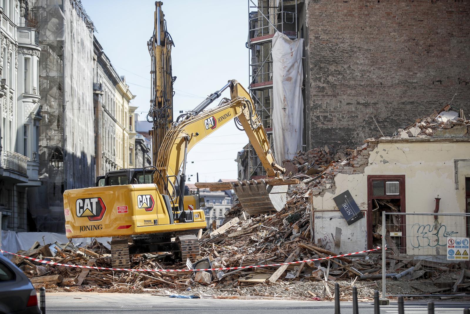 21.03.2022., Zagreb - Rusenje kuce u Djordjicevoj ulici koja je stradala u potresu. Photo: Slavko Midzor/PIXSELL