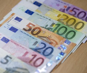 21.01.2022., Zagreb - Od 1. sijecnja 2023. godine, prema planu Vlade, platezno sredstvo u Hrvatskoj postat ce euro, a Hrvatska ce postati 20. clanica eurozone. Kuna ce time, nakon 28 godina koristenja, otici u povijest, dok ce hrvatski gradjani i sluzbeno postati korisnici eura. Ilustracija prelaska kune na euro. Photo: Igor Kralj/PIXSELL