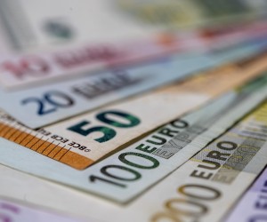 21.01.2022., Zagreb - Od 1. sijecnja 2023. godine, prema planu Vlade, platezno sredstvo u Hrvatskoj postat ce euro, a Hrvatska ce postati 20. clanica eurozone. Kuna ce time, nakon 28 godina koristenja, otici u povijest, dok ce hrvatski gradjani i sluzbeno postati korisnici eura. Ilustracija prelaska kune na euro. Photo: Igor Kralj/PIXSELL