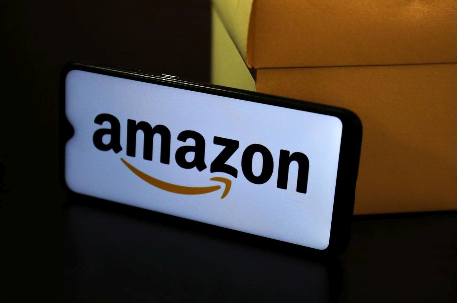 23.11.2020., Zagreb - Amazon poceo ekskluzivnu suradnju s Hrvatskom postom na dostavi paketa za hrvatsko trziste. Photo: Emica Elvedji/PIXSELL