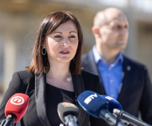 24.03.2022., Osijek - ​Gradonacelnik Osijeka Ivan Radic, zupan Osjecko-baranjske zupanije Ivan Anusic i ministrica regionalnoga razvoja i fondova Europske unije Natasa Tramisak sudjelovali su na pocetnoj konferenciji projekta i obilasku radova na izgradnji prve zgrade Gospodarskog centra u Osijeku.  Photo: Davor Javorovic/PIXSELL
