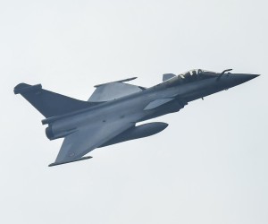 25.11.2021.Zagreb -    Nakon potpisanog ugovora o kupnji 12  francuskih  borebenih aviona , dva aviona Rafalei nadletjela su centar Zagreba. Predsjednik Macron prvi je francuski predsjednik koji dolazi u sluzbeni posjet Hrvatskoj Photo: Marko Lukunic/PIXSELL