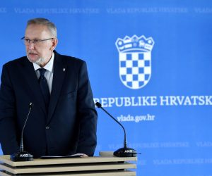 28.02.2022., Zagreb - Potpredsjednik Vlade i ministar unutarnjih poslova Davor Bozinovic dao je izjavu medijima nakon izvanredne sjednice Vlade odrzanoj u Nacionalnoj i sveucilisnoj knjiznici.   Photo: Marko Lukunic/PIXSELL