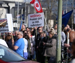 29.03.2022., Zagreb - Prosvjed zaposlenika Zagrebackog holdinga zbog otkaza.  Photo: Matija Habljak/PIXSELL