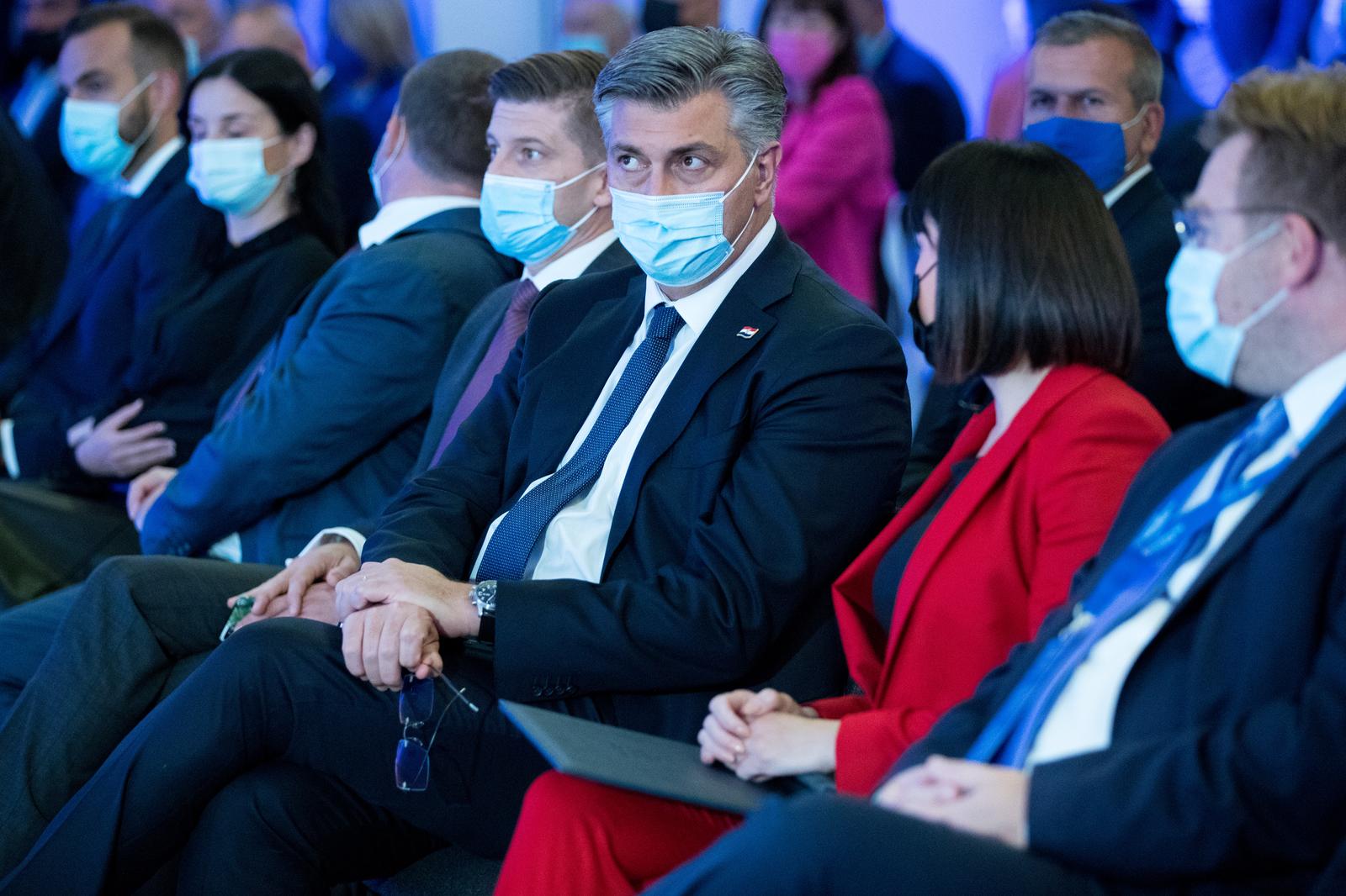 30.09.2021., Opatija - Ministarstvo regionalnoga razvoja i fondova Europske unije organizira dvodnevnu hibridnu konferenciju pod nazivom Dani regionalnoga razvoja i fondova EU - Nove prilike. Sudionicima ce biti predstavljeni Visegodisnji financijski okvir 2021.-2027. kao i Nacionalni plan oporavka i otpornosti. Na konferenciji su govorili potpredsjednik Vlade i ministar financija Zdravko Maric, ministrica regionalnoga razvoja i fondova Europske unije Natasa Tramisak. Photo: Nel Pavletic/PIXSELL