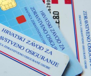 31.03.2015., Sibenik - Zdravstvena iskaznica i kartica dopunskog osiguranja. "nPhoto: Dusko Jaramaz/PIXSELL