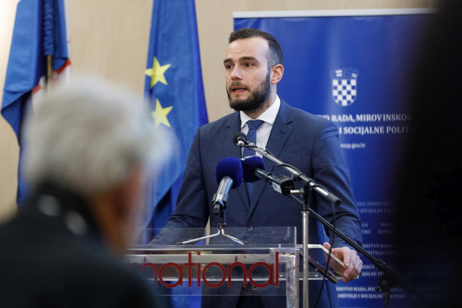 03.02.2022., Zagreb - Hotel International. Ministar rada, mirovinskog sustava, obitelji i socijalne politike Josip Aladrovic, ministar znanosti i obrazovanja Radovan Fuchs i ravnatelj Hrvatskog zavoda za zaposljavanje (HZZ) Ante Loncar, urucili su  20 ugovora u okviru Poziva "Nastavak unaprjedjenja usluga za djecu u sustavu ranog i predskolskog odgoja i obrazovanja“. Josip Aladrovic.
       Photo: Davor Puklavec/PIXSELL