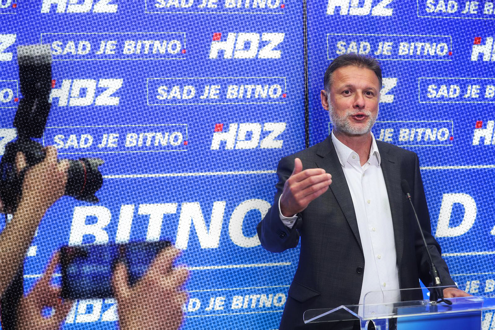 30.05.2021., Zagreb - Predsjednik Sabora RH Gordan Jandrokovic dao je izjavu za medije nakon objave nesluzbenih rezultata lokalnih izbora, te istaknuo da je HDZ pobjednik izbora. Photo: Zeljko Lukunic/PIXSELL