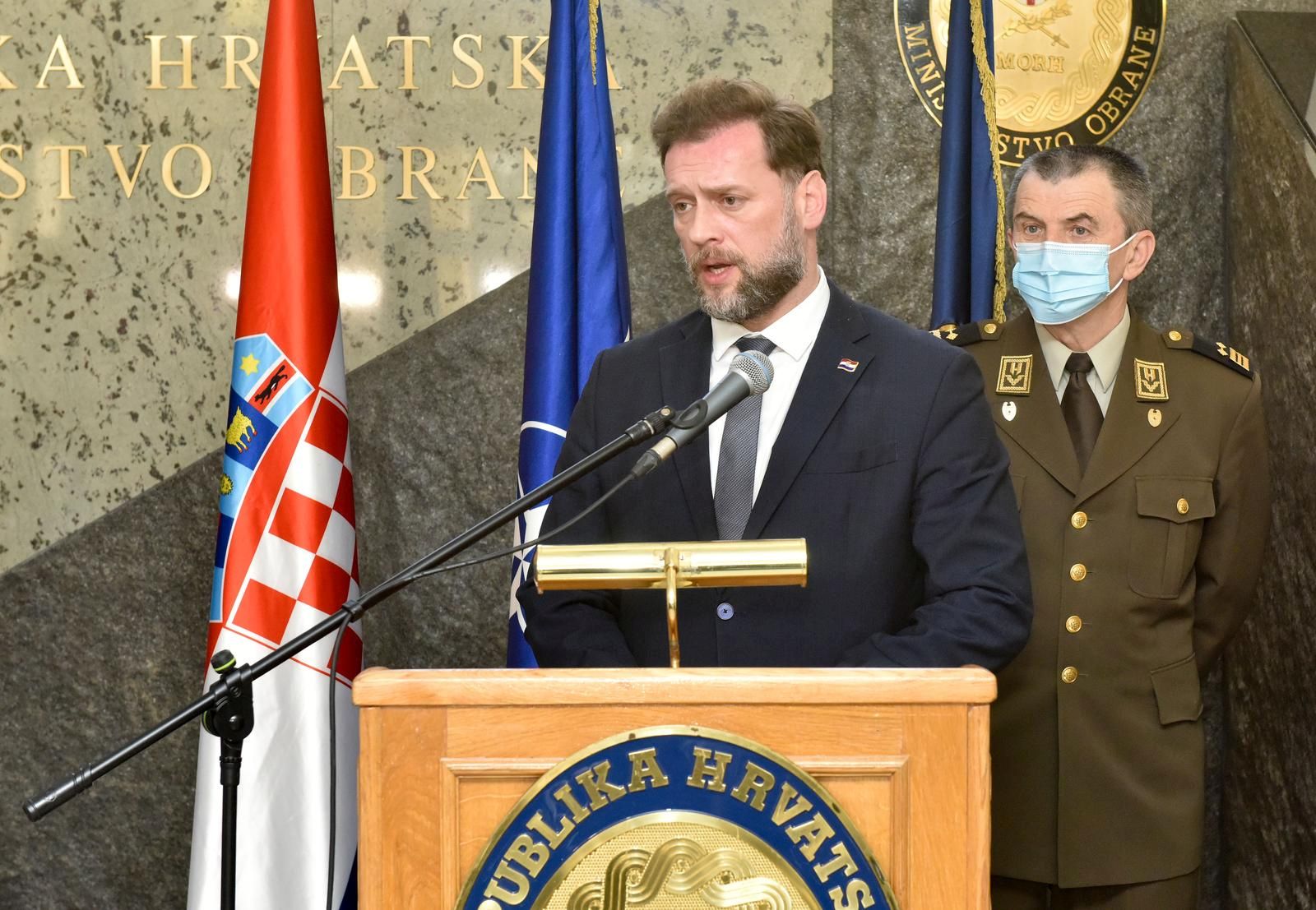 11.03.2022., Zagreb - U Ministarstvu obrane Republike Hrvatske ministar obrane Mario Banozic i nacelnik glavnog stozera Robert Hranj dali su izjave za medije povodom sinocnjeg pada bespilotne letjelice na zagrebacko naselje Jarun. 
 Photo: Davorin Visnjic/PIXSELL