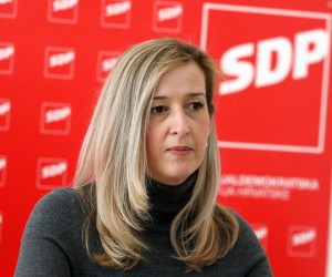 02.02.2022., Sibenik - U prostorijama SDP-a odrzana je konferencija za medije.  Tema konferencije bila je SDP-ov prijedlog preustroja izbornih jedinica. Na konferenciji su sudjelovali Mirela Ahmetovic, saborska zastupnica i politicka tajnica SDP-a, Karlo Klarin, predsjednik ZO SDP Sibensko-kninske zupanije i Tonci Restovic, predsjednik GO SDP Sibenik. Photo: Dusko Jaramaz/PIXSELL