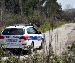 25.03.2022., Ploce - Policijski ocevid u pored deponija gdje je pronadjeno tijelo ubijenog muskarca. Photo: Matko Begovic/PIXSELL