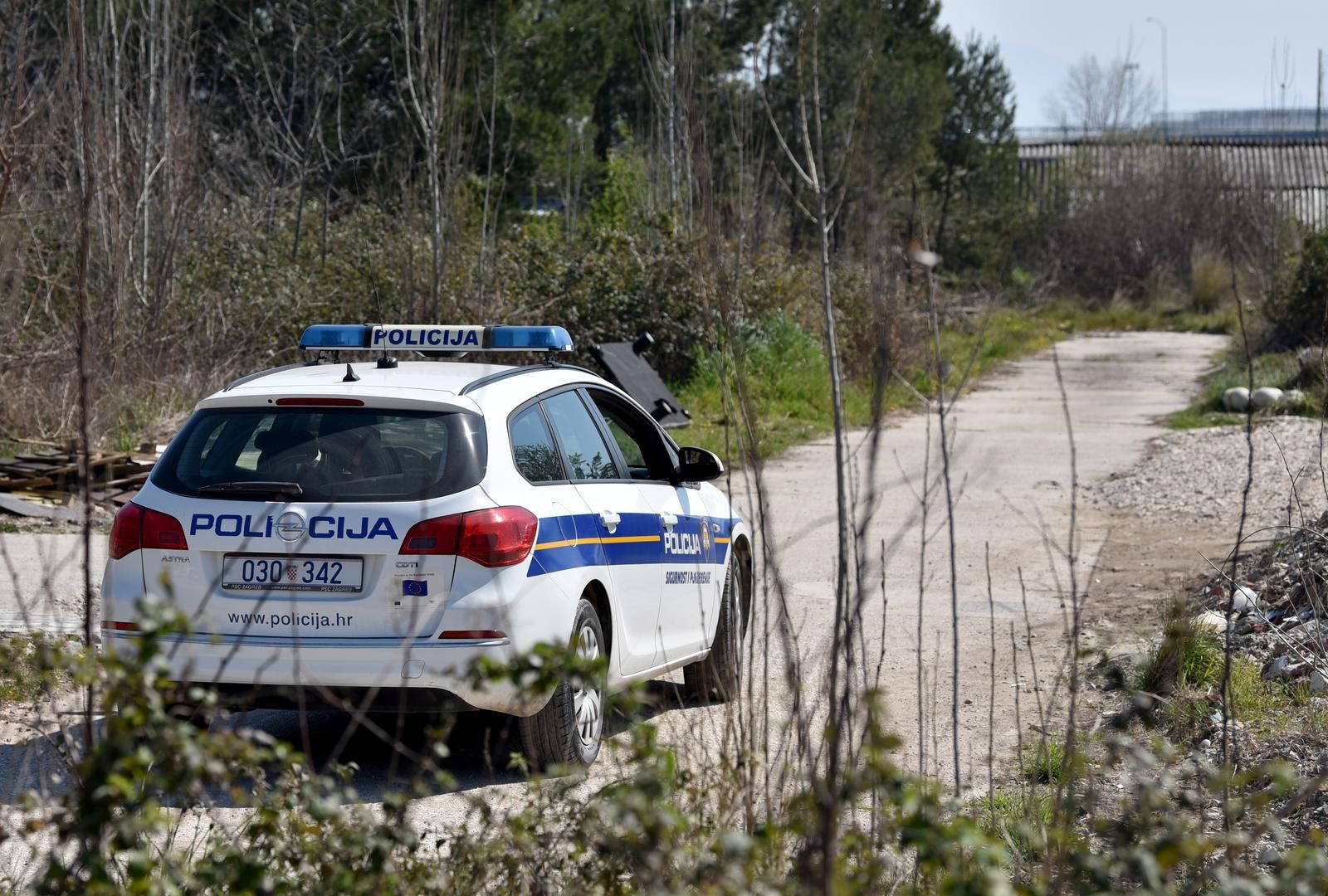 25.03.2022., Ploce - Policijski ocevid u pored deponija gdje je pronadjeno tijelo ubijenog muskarca. Photo: Matko Begovic/PIXSELL