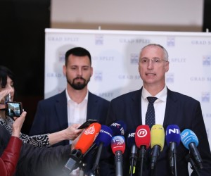 31.03.2022., Split - Gradonacelnik Splita Ivica Puljak i njegov zamjenik Bojan Ivosevic na konferenciji za medije u Gradskoj upravi podnijeli su ostavke na svoja mjesta. Photo: Ivo Cagalj/PIXSELL