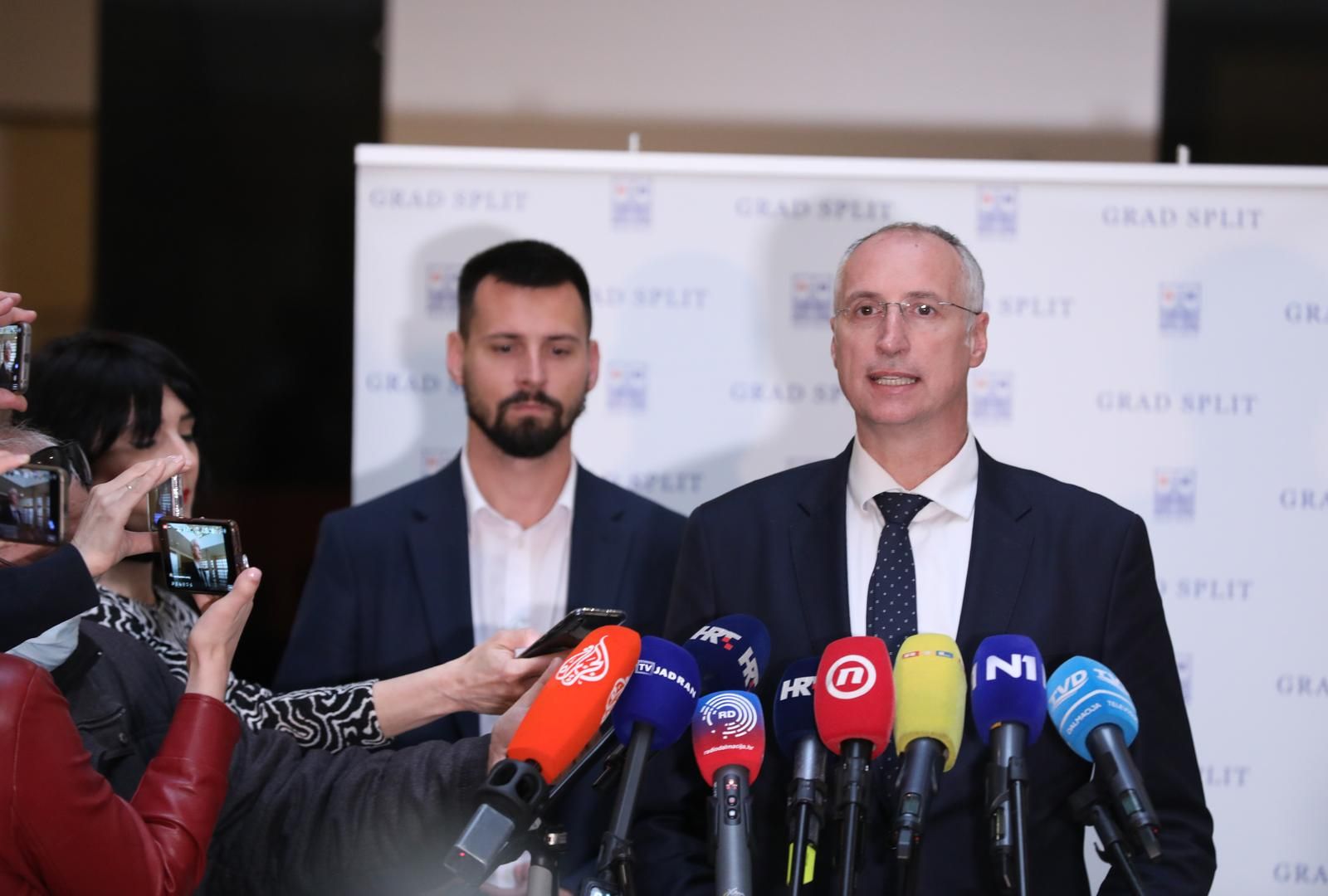 31.03.2022., Split - Gradonacelnik Splita Ivica Puljak i njegov zamjenik Bojan Ivosevic na konferenciji za medije u Gradskoj upravi podnijeli su ostavke na svoja mjesta. Photo: Ivo Cagalj/PIXSELL