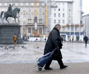 16.02.2022., Zagreb - Vlada ce danas predstavit paket mjera za ublazavanje rasta cijena energenata. Najugorzenija skupina koju pogadja divljanje cijena su umirovljenici kojima su racuni za plin i struju i do sada bili znacajna stavka u proracunu.  Photo: Patrik Macek/PIXSELL