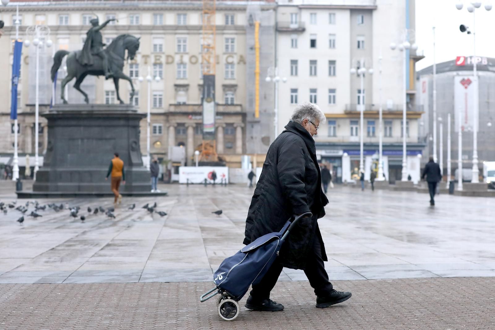 16.02.2022., Zagreb - Vlada ce danas predstavit paket mjera za ublazavanje rasta cijena energenata. Najugorzenija skupina koju pogadja divljanje cijena su umirovljenici kojima su racuni za plin i struju i do sada bili znacajna stavka u proracunu.  Photo: Patrik Macek/PIXSELL