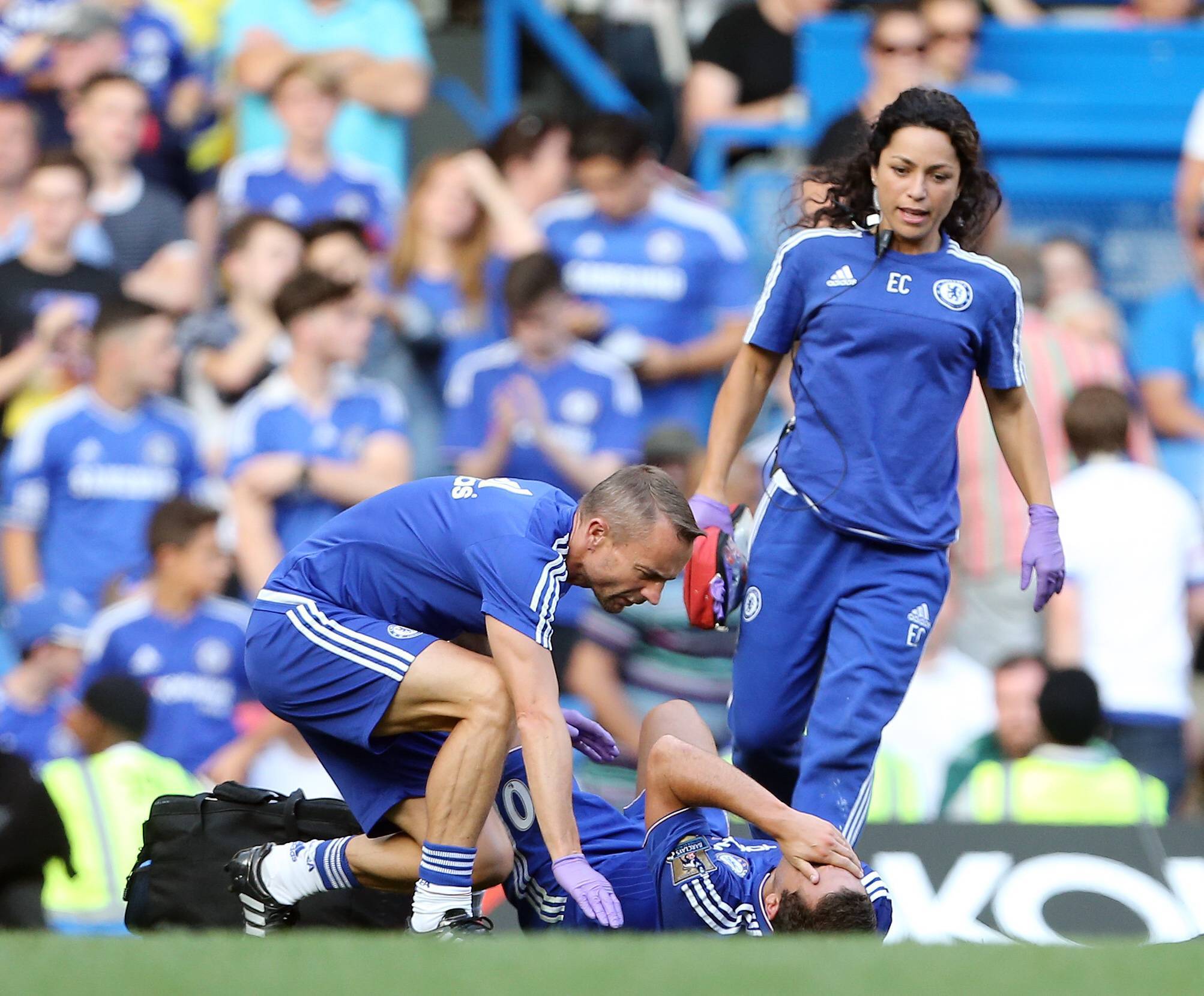 Chelsea s Medical team come on to treat Eden Hazard much to Jose Mourinho s annoyance Barclays Premier League - Chelsea vs Swansea City - Stamford Bridge -England - 8th August 2015 - Picture David Klein/Sportimage PUBLICATIONxNOTxINxUK

Chelsea s Medical team Come ON to Treat Eden Hazard Much to Jose Mourinho s annoyance Barclays Premier League Chelsea vs Swansea City Stamford Bridge England 8th August 2015 Picture David Small Sportimage PUBLICATIONxNOTxINxUK