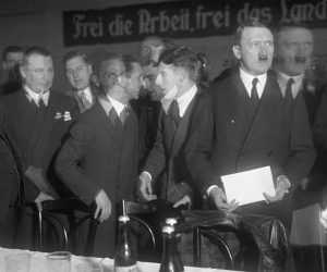 Adolf Hitler, der Führer der Nationalsozialisten, spricht vor Zehntausenden in Berlin !
Adolf Hitler während seiner Rede in der grossen Tennishalle am Fehrbelliner Platz in Berlin.