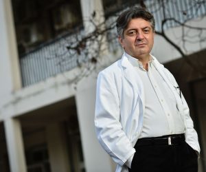 23.12.2020., Zagreb - dr Goran Tešović, specijalist infektologije i pedijatrijske infektologije u Klinici za infektivne bolesti “Dr Fran Mihaljević” u Zagrebu.

Foto: Saša Zinaja/NFoto
