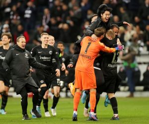epa09832596 Players of Frankfurt celebrate at the final whistle of the UEFA Europa League round of 16, second leg soccer match between Eintracht Frankfurt and Real Betis in Frankfurt am Main, Germany, 17 March 2022. The match ended 1-1 and Eintracht Frankfurt advanced 3-2 on aggregate.  EPA/FRIEDEMANN VOGEL