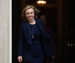 epa09855941 British Foreign Secretary Lizz Truss departs 10 Downing Street, following a meeting with British Prime Minister Boris Johnson in London, Britain, 28 March 2022. Truss held meetings with British PM Boris Johnson and Admiral Sir Tony Radakin, head of the United Kingdom's Armed Forces.  EPA/ANDY RAIN