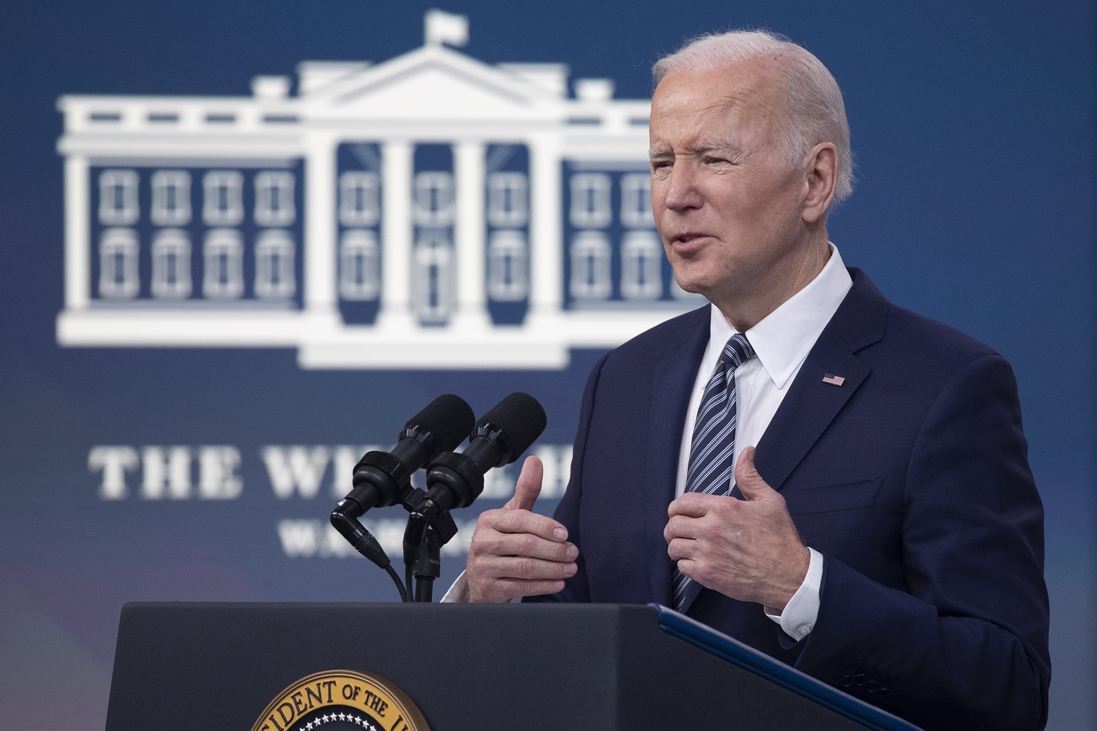 epa09862578 US President Joe Biden delivers remarks on gas prices in the Eisenhower Executive Office Building on the White House complex in Washington, DC, USA, 31 March 2022. Biden announced a historic oil reserve release, up to 180 million barrels. Biden cited the Russian President and the Russian invasion of Ukraine as a cause for rising oil prices.  EPA/MICHAEL REYNOLDS / POOL