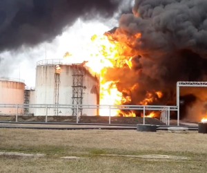 epa09863213 A handout photo made available by the press service of the Russian Ministry for Civil Defence, Emergencies and Elimination of Consequences of Natural Disasters (EMERCOM of Russia) shows the site of a fire at the oil depot in the city of Belgorod, Russia, 01 April 2022. According to the Belgorod Region Governor, the fire at the oil depot was caused by an Ukrainian airstrike.  EPA/EMERCOM OF RUSSIA PRESS SERVICE / HANDOUT MANDATORY CREDIT/BEST QUALITY AVAILABLE HANDOUT EDITORIAL USE ONLY/NO SALES