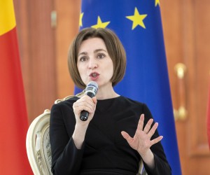 epa09870043 Moldova's President Maia Sandu speaks at a press conference in Presidential Palace in Chisinau, Moldova, 04 April 2022. Sandu talked about the political situation, the support of Moldova's efforts in receiving Ukrainian refugees, how Moldova faces economic crisis and energy crisis.  EPA/DUMITRU DORU