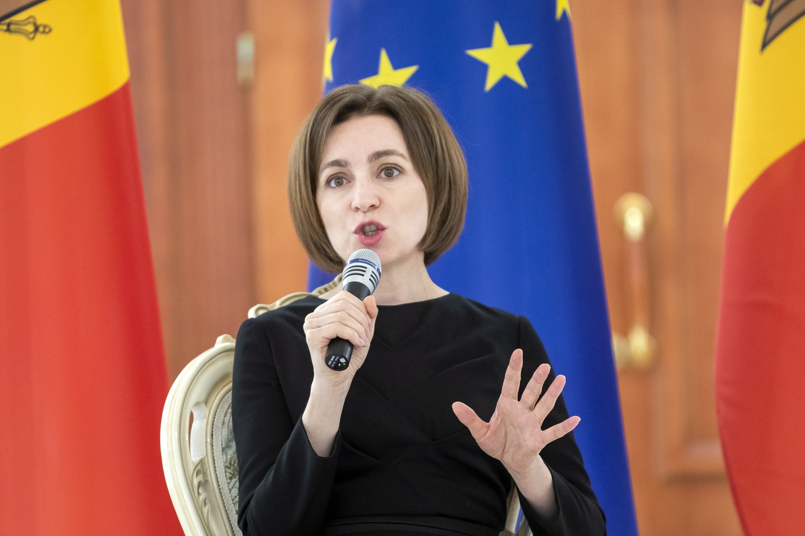epa09870043 Moldova's President Maia Sandu speaks at a press conference in Presidential Palace in Chisinau, Moldova, 04 April 2022. Sandu talked about the political situation, the support of Moldova's efforts in receiving Ukrainian refugees, how Moldova faces economic crisis and energy crisis.  EPA/DUMITRU DORU