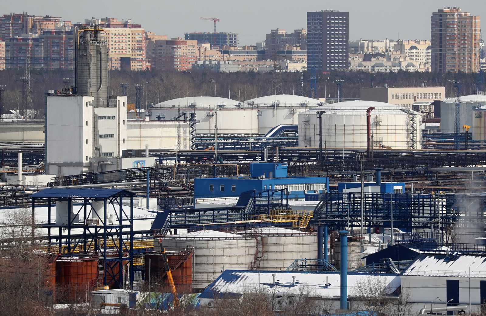 epa09870139 A view of the Gazpromneft MNPZ Moscow Petroleum Refinery JSC in Moscow, Russia, 04 April 2022. The Kremlin announced on 31 March the signing of a decree on transitioning to payments for Russian natural gas in rubles for 'unfriendly countries' starting 01 April, threatening supply disruption unless target nations comply. The decree would require foreign buyers of Russian gas to open an account at Russia's Gazprombank and transfer euros or US dollars into it.  EPA/MAXIM SHIPENKOV