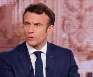 epa09874343 France's President Emmanuel Macron speaks as he takes part in the show '10 Minutes pour Convaincre' (10 Minutes to Convince) on French TV channel TF1, in Boulogne-Billancourt, outside Paris, 06 April 2022.  French voters will head to the polls on 10 April 10 and 24 for a two-round pesidential election.  EPA/LUDOVIC MARIN / POOL  MAXPPP OUT