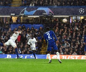 epa09874358 Real Madrid's Karim Benzema (L) scores the 1-0 lead during the UEFA Champions League quarter final, first leg soccer match between Chelsea FC and Real Madrid in London, Britain, 06 April 2022.  EPA/NEIL HALL