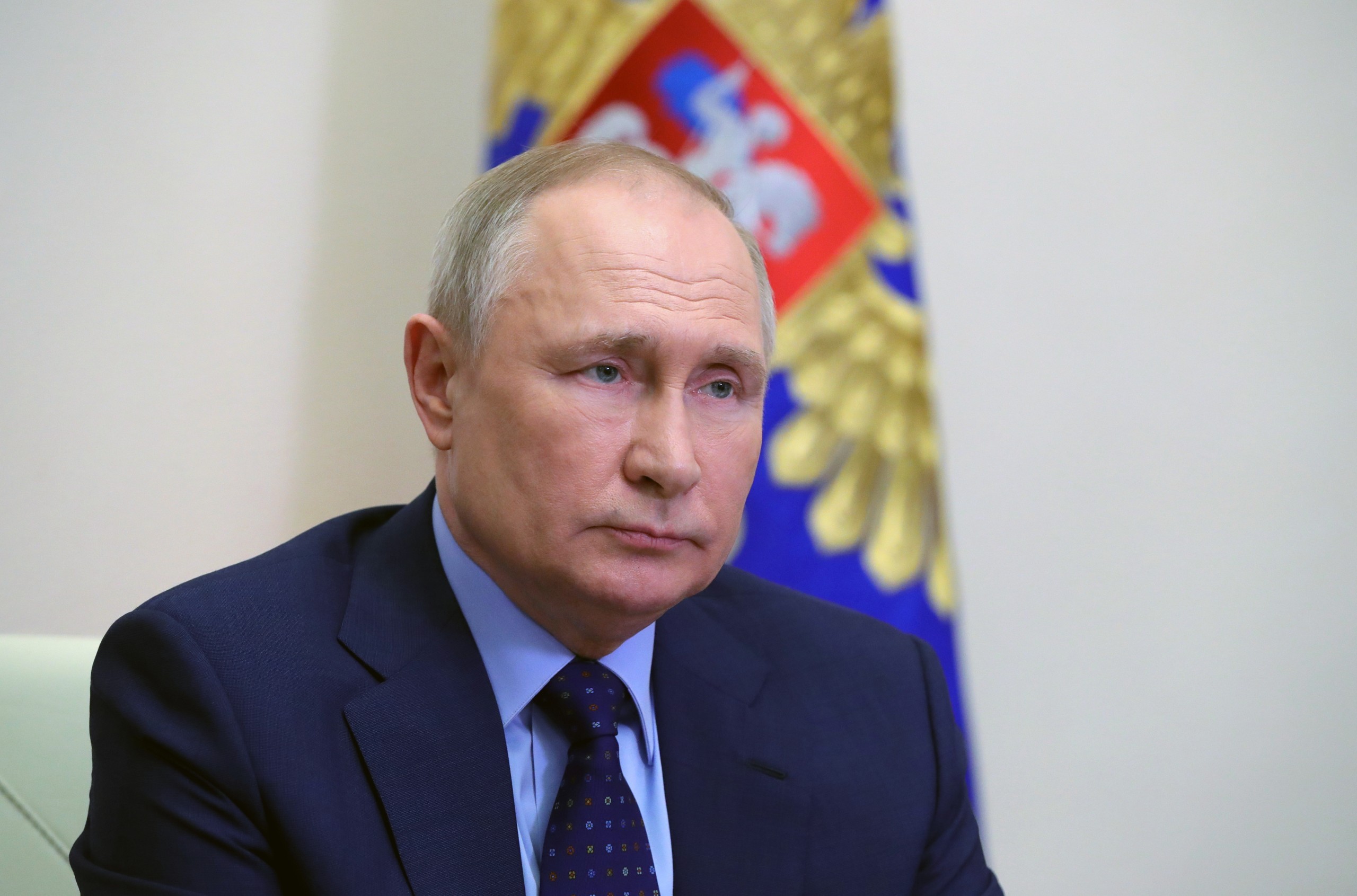 epa09875949 Russian President Vladimir Putin holds a meeting with Russian Security Council permanent members via a videoconference at the Novo-Ogaryovo state residence outside Moscow, Russia, 07 April 2022.  EPA/MIKHAIL KLIMENTYEV / SPUTNIK / KREMLIN POOL MANDATORY CREDIT