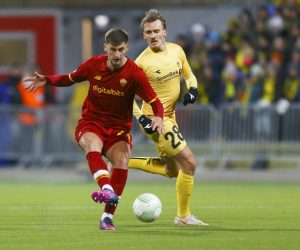 epa09876815 Roma's Marash Kumbulla (L) and Bodo Glimt's Runar Espejord in action during the UEFA Conference League quarter final, first leg soccer match between Bodo Glimt and AS Roma at Aspmyra stadium in Bodo, norway, 07 April 2022.  EPA/Mats Torbergsen  NORWAY OUT