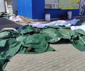 epa09878020 A handout picture made available by the Donetsk Regional State Administration shows covered bodies of casualties after a missile strike hit the railway station in Kramatorsk, Donbass region, eastern Ukraine, 08 April 2022. According to Ukrainian authorities more than 30 people have been killed and over 100 others wounded in the rocket attack. Thousands of people were at the station during the missile strike, as residents of Donetsk region are being evacuated to safer regions of Ukraine, according to a statement from the Donetsk Regional State Administration.  EPA/DONETSK REGIONAL STATE ADMINISTRATION HANDOUT BEST QUALITY AVAILABLE -- MANDATORY CREDIT: DONETSK REGIONAL STATE ADMINISTRATION -- HANDOUT EDITORIAL USE ONLY/NO SALES