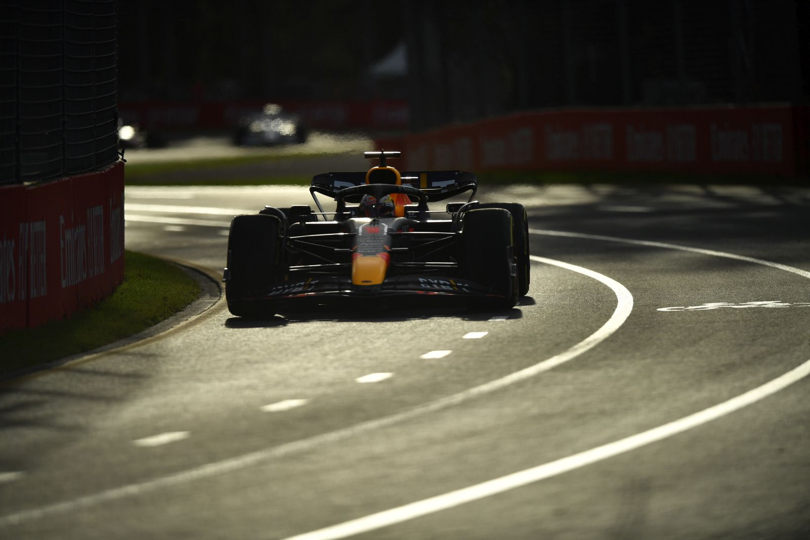 epa09878163 Dutch Formula One driver Max Verstappen of Red Bull Racing in action during the second practice session of the Formula One Grand Prix of Australia at Albert Park Circuit in Melbourne, Australia, 08 April 2022. The Formula One Grand Prix of Australia will take place on 10 April 2022.  EPA/JOEL CARRETT AUSTRALIA AND NEW ZEALAND OUT