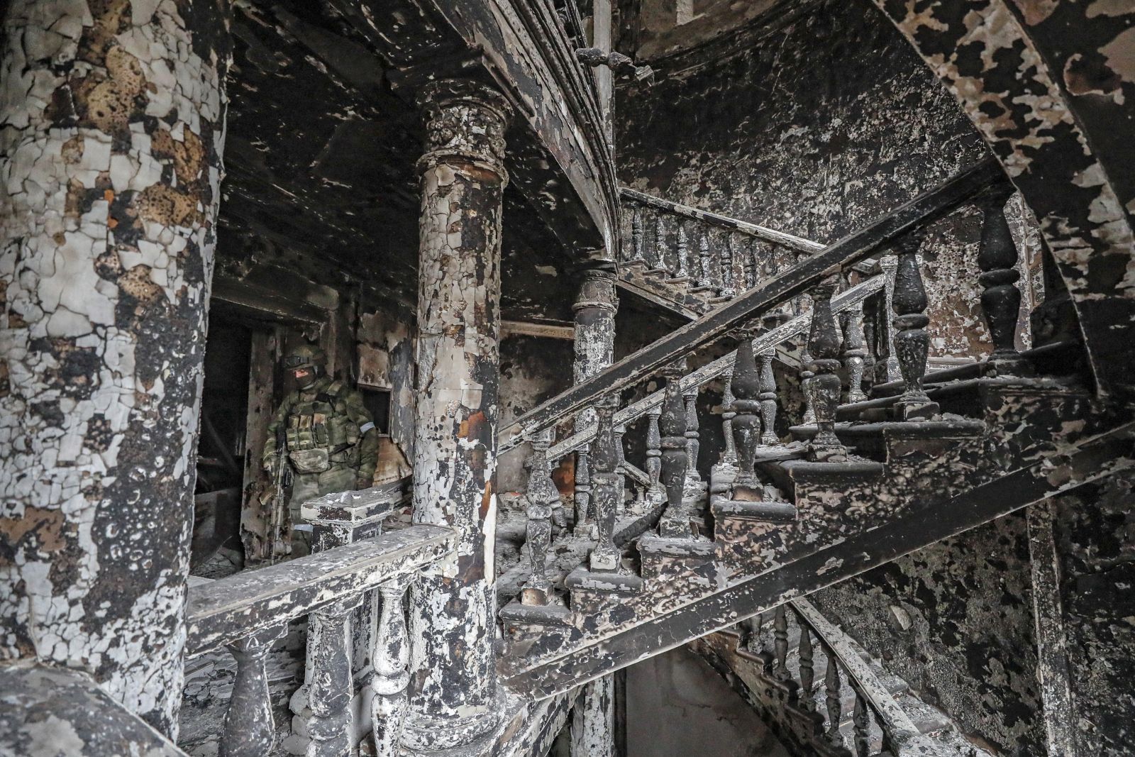 epaselect epa09886368 A picture taken during a visit to Mariupol organized by the Russian military shows destruction inside the destroyed Drama Theatre in Mariupol, Ukraine, 12 April 2022. At least 300 people died after a Russian airstrike on the Drama Theatre of Mariupol on 16 March, the Donetsk Regional State Administration sai whereas the Russian Defence Ministry denies the airstike and claims the theatre was blown up by the Azov battalion. Some 133,214 people, including two thousand people over the past day, left Mariupol through the gum corridor in the eastern direction, according to the head of the Russian National Defense Control Center.  EPA/SERGEI ILNITSKY
