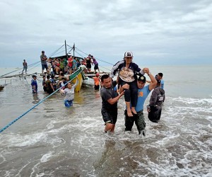 epa09887640 A handout photo made available by the Philippine Army (PA) - 14th Infantry Batallion shows a resident being evacuated to the town after her village was struck by landslide in the town of Abuyog, Leyte, Philippines, 13 April 2022. According to the National Disaster Risk Reduction and Management Council (NDRRMC), the death toll, on April 13, rose to 63 and over 100 people were injured while 27 are missing brought about by Typhoon Megi. Megi is the first weather disturbance to hit the country this year.  EPA/Philippine Army / HANDOUT BEST QUALITY AVAILABLE HANDOUT EDITORIAL USE ONLY/NO SALES
