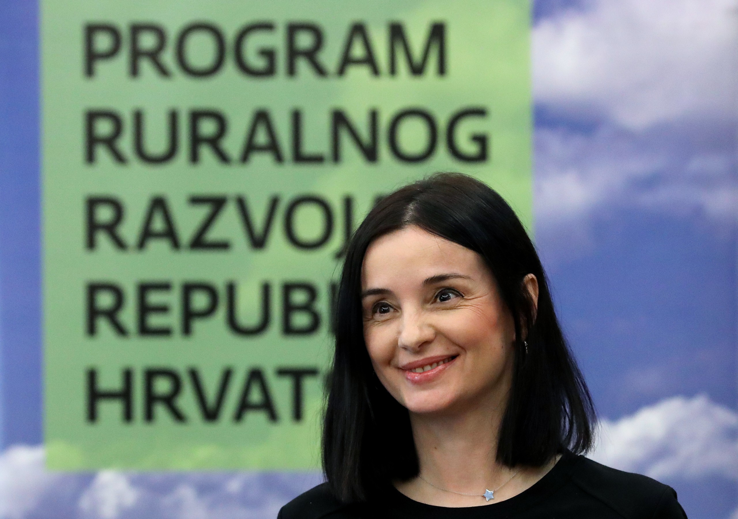Zagreb, 13.04.2022. - Ministrica poljoprivrede Marija Vuèkoviæ uruèila je nove ugovore o potpori iz Programa ruralnog razvoja korisnicima. Na fotografiji Antun Vujiæ, Alen Prelec, Marija Vuèkoviæ. foto HINA/ Lana SLIVAR DOMINIÆ/ lsd