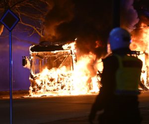 epa09894054 Riot police on site while a city bus burns on Vastra Kattarpsvagen on Rosengard in Malmo, Sweden, 17 April 2022. The unrest in Malmo has continued after Rasmus Paludan, party leader of the Danish right-wing extremist party Tight Course, held a demonstration at Skanegarden near the Oresund Bridge. Paludan had received permission for a gathering in Landskrona, but the police moved the demonstration to Malmo.  EPA/Johan Nilsson  SWEDEN OUT