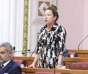 Zagreb, 20.04.2022 - Početak 11. sjednice Hrvatskog sabora, koja je započela utvrđivanjem dnevnog reda i aktualnim prijepodnevom gdje zastupnici postavljaju pitanja Vladi RH. Na fotografiji Marija Selak Raspudić.
foto HINA/ Admir BULJUBAŠIĆ/ abu