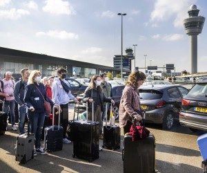 epa09903754 Travelers queue outside the departure hall of the Amsterdam Schiphol Airport, Netherlands, 23 April 2022. KLM personnel responsible for loading and unloading luggage called for a wildcat strike after learning the Dutch flagship airline wants to outsource part of the work of its staff to an independent handling company.  EPA/Ramon van Flymen
