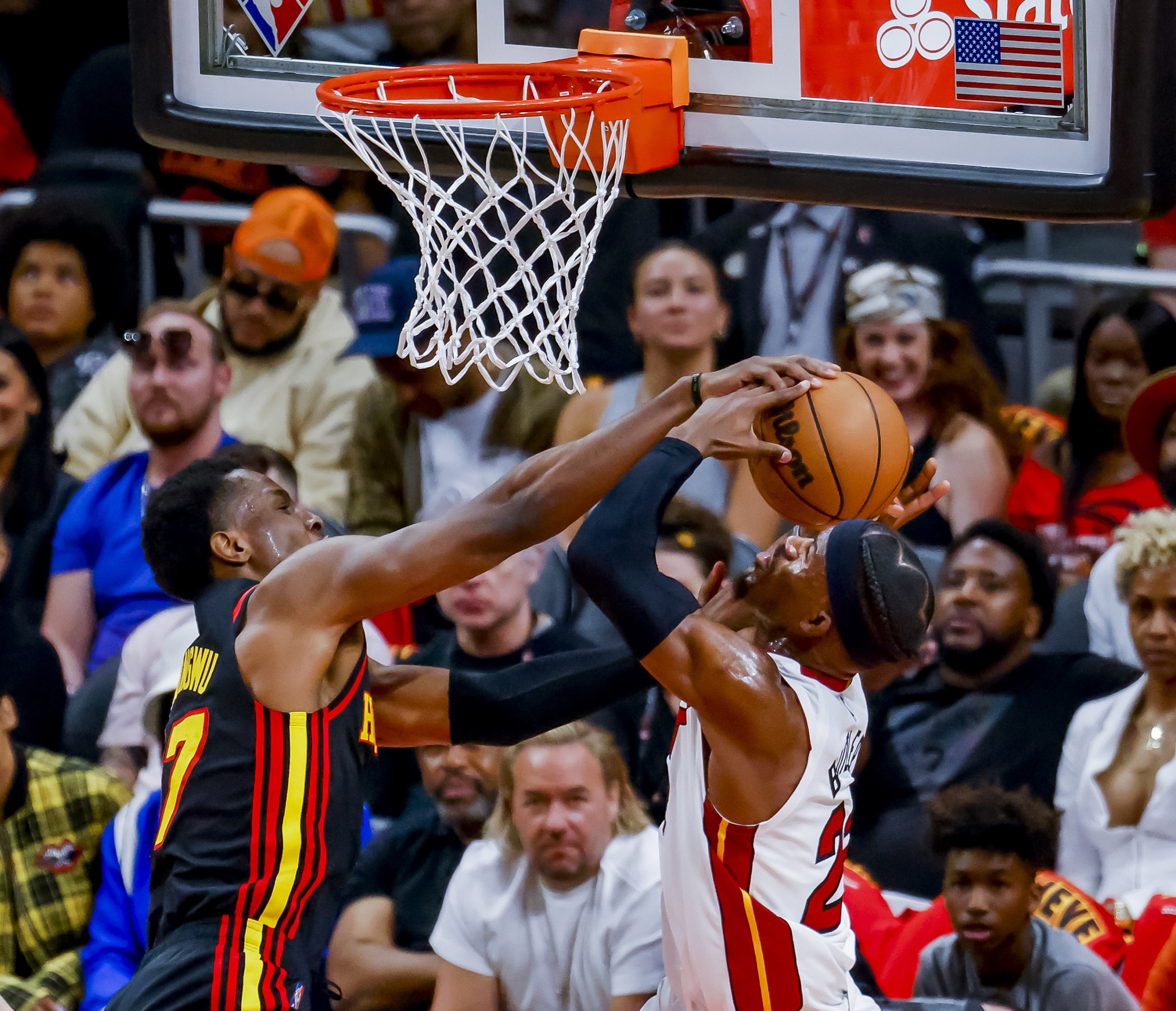 epa09907592 Miami Heat forward Jimmy Butler (R) is defended by Atlanta Hawks forward Onyeka Okongwu (L) during the first half of game four of the NBA Eastern Conference first round round series between the Miami Heat and the Atlanta Hawks at State Farm Arena in Atlanta, Georgia, USA, 24 April 2022.  EPA/ERIK S. LESSER SHUTTERSTOCK OUT