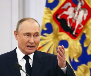 epa09910064 Russian President Vladimir Putin meets with Russian Olympic and Paralympic athletes during a state awards ceremony for Russian medal winners of the Beijing 2022 Olympic Winter Games at the Kremlin in Moscow, Russia, 26 April 2022.  EPA/YURI KOCHETKOV