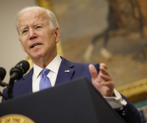 epa09914510 US President Joe Biden speaks in the Roosevelt Room of the White House in Washington, D.C., USA, 28 April 2022. Biden is expected to ask Congress to provide 33 billion US dollar for military, economic, and humanitarian aid to Ukraine, as well as the power to seize and sell the assets of wealthy Russians.  EPA/Samuel Corum / POOL