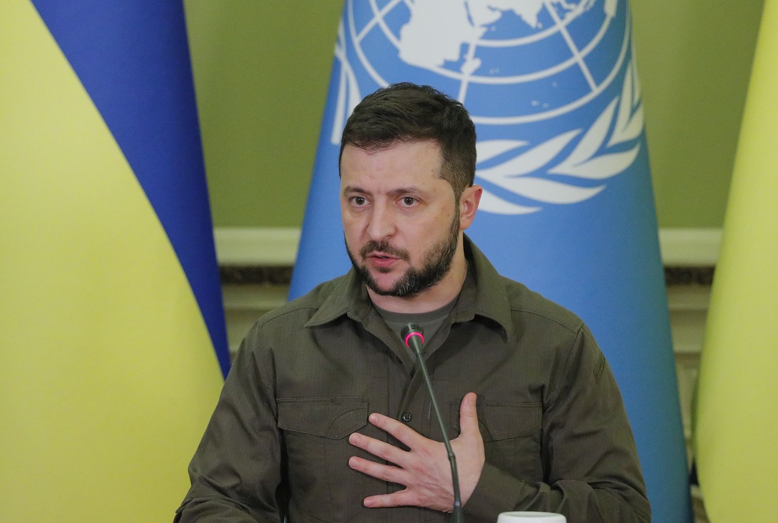 epa09914800 Ukrainian President Volodymyr Zelensky speaks during the joint press conference with UN Secretary-General Antonio Guterres (not pictured) in Kyiv (Kiev), Ukraine, 28 April 2022. The UN Secretary-General is on a working visit in Ukraine after his visit to Moscow on 26 April 2022.  EPA/SERGEY DOLZHENKO