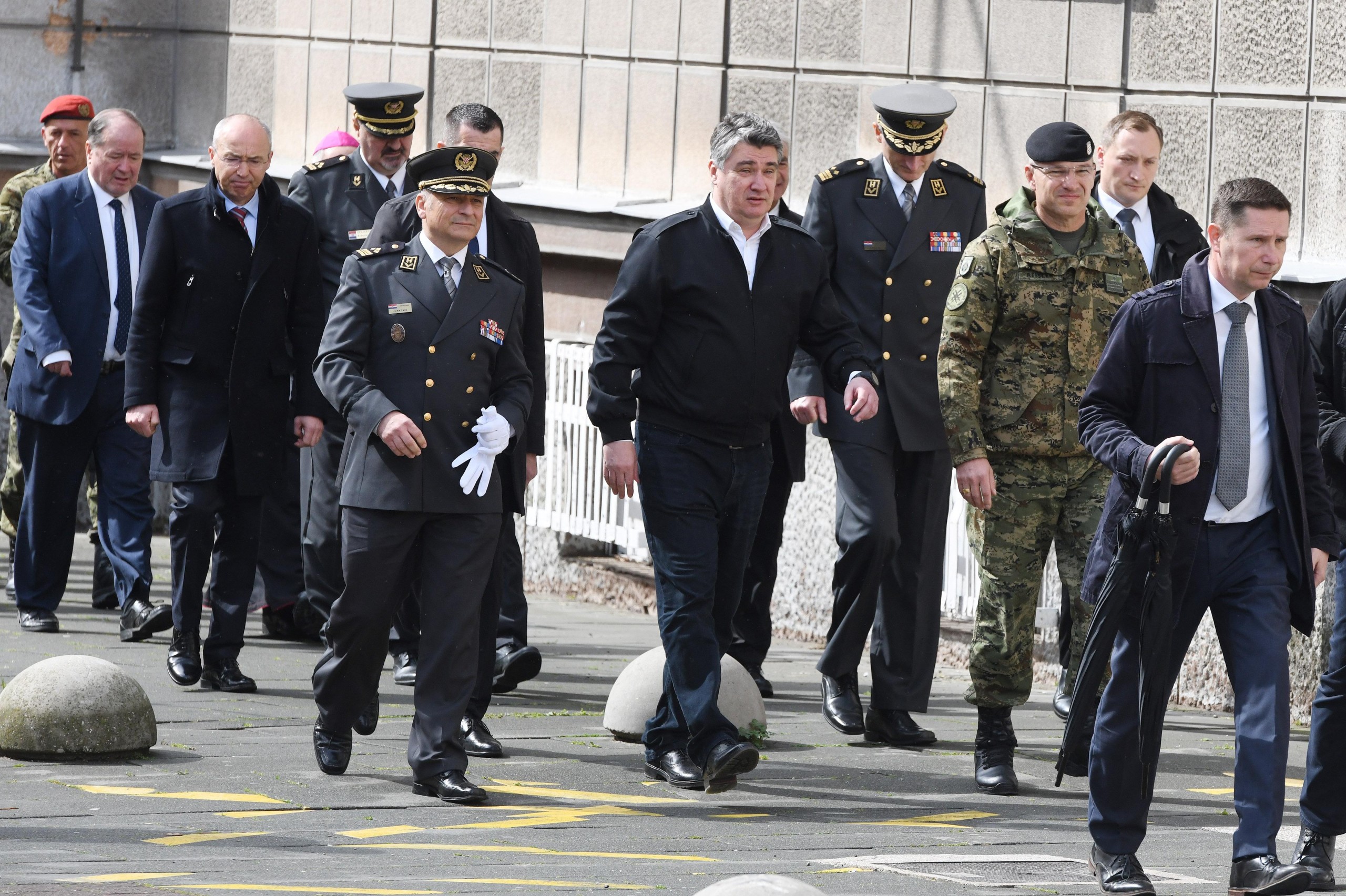 01.04.2022., Knin - Polaganje vijenaca ispred spomenika hrvatske pobjede "Oluja 95" povodom obiljezavanja 15. obljetnice ustrojavanja Gardijske mehanizirane brigade Hrvatske kopnene vojske. predsjednik RH Zoran Milanovic Photo: Hrvoje Jelavic/PIXSELL