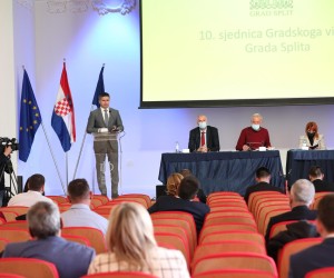 02.03.2022., Split - U Hrvatskom domu u tijeku 10. sjednica Gradskoga vijeca Grada Splita
(Tematska rasprava o optuzbi gradonacelnika Ivice Puljka i vijecnika
Srdjana Marinica za reket i iznudu od strane medijske kuce). Photo: Ivo Cagalj/PIXSELL