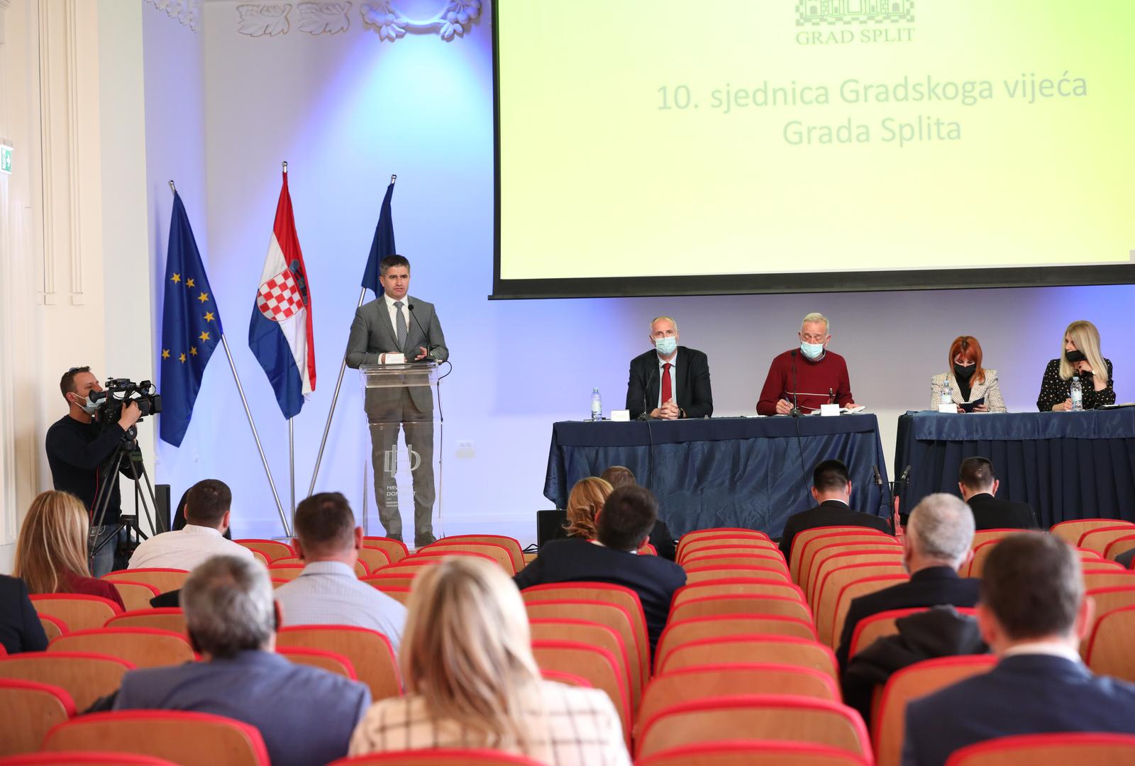 02.03.2022., Split - U Hrvatskom domu u tijeku 10. sjednica Gradskoga vijeca Grada Splita
(Tematska rasprava o optuzbi gradonacelnika Ivice Puljka i vijecnika
Srdjana Marinica za reket i iznudu od strane medijske kuce). Photo: Ivo Cagalj/PIXSELL
