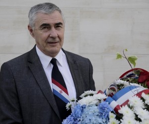 02.07.2020., Mostar, Bosna i Hercegovina - Zeljko Glasnovic polozio je vijenac i zapalio svijece na spomen obiljezju poginulim braniteljima ispred Hrvatskog doma "Herceg Stjepan Kosaca". Photo: Denis Kapetanovic/PIXSELL